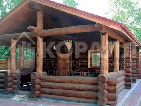 Рубленная баня с терассой 